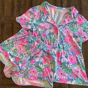 Lily Pulitzer pajamas set size medium top and small bottoms short sleeve